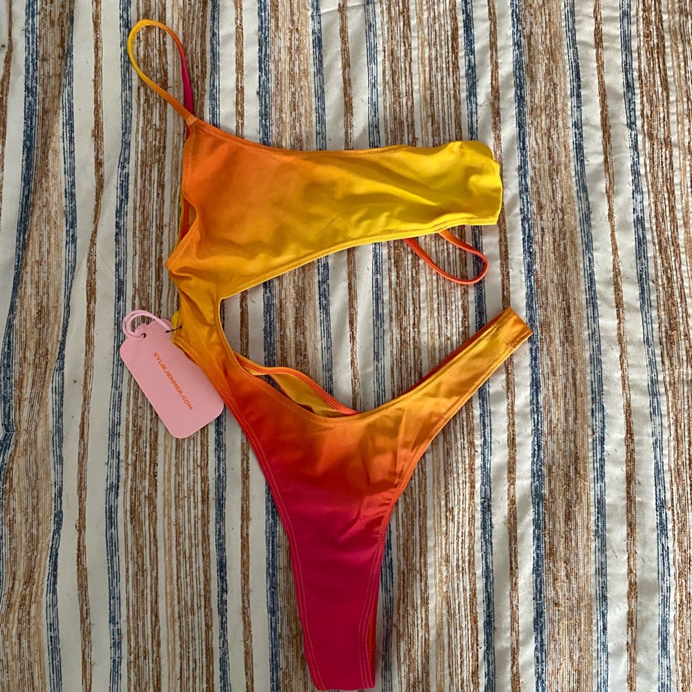 Kylie Swim “Cut It Out”